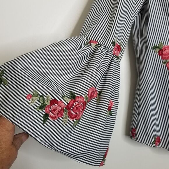 Calvin Klein Floral Embroidered‎  Button Up Blouse - Picture 3 of 14